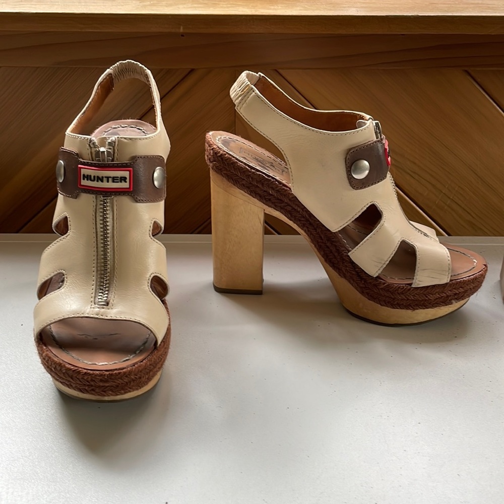Hunter wood and leather sandals